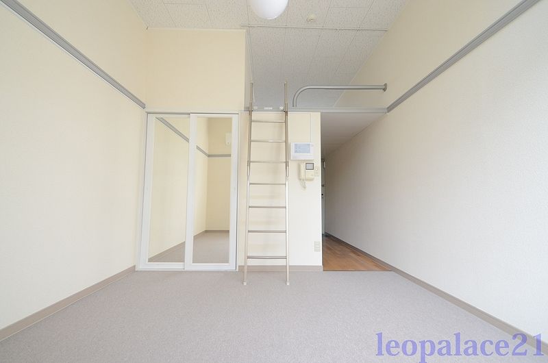 レオパレス中屋敷ガーデン 収納