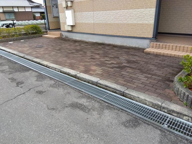 レオパレスブレッツァ エントランス