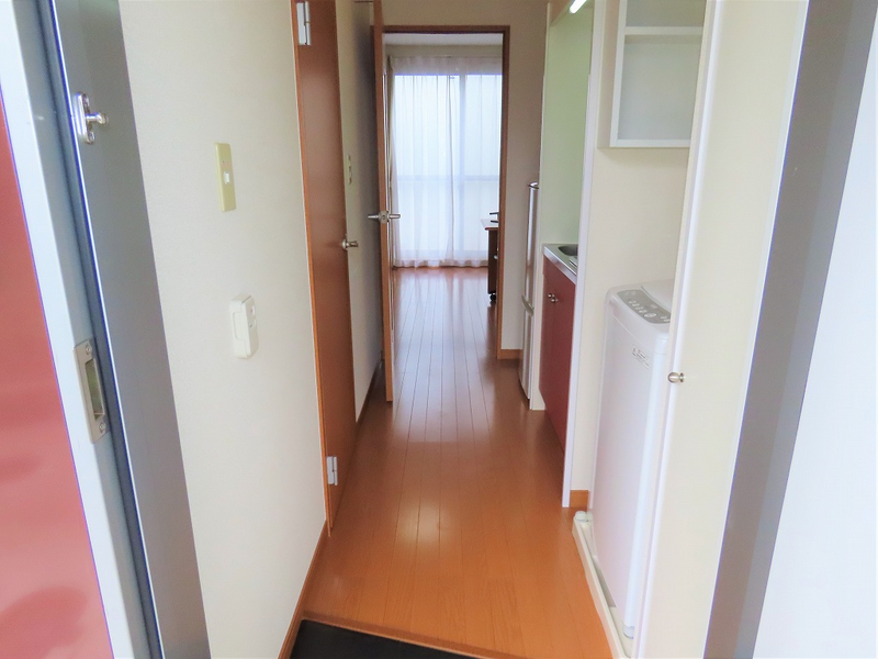 レオパレスつきのき 玄関