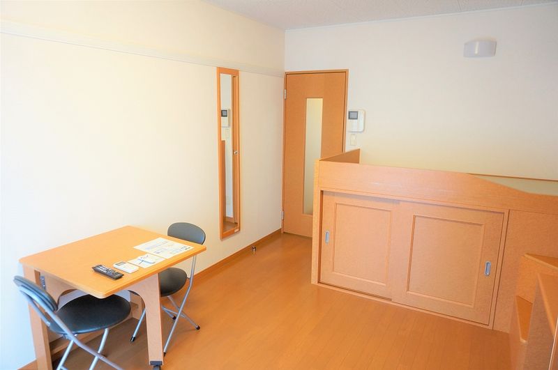 レオパレスディアビレッジ 居間