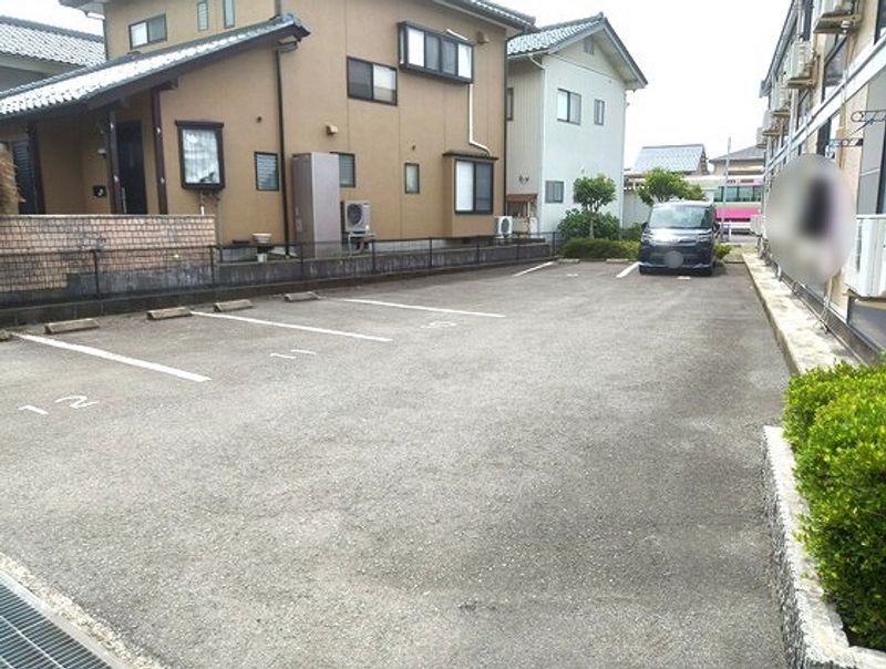 レオパレスプレージュ 駐車場