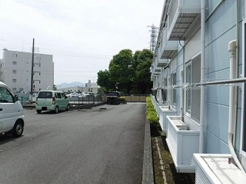 レオパレスブルーマウンテン 駐車場