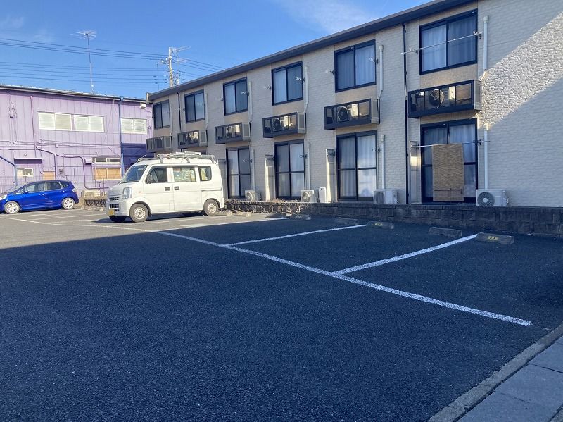 レオパレスセントラル弐番館 駐車場