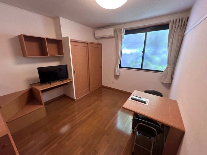 レオパレス花 居間