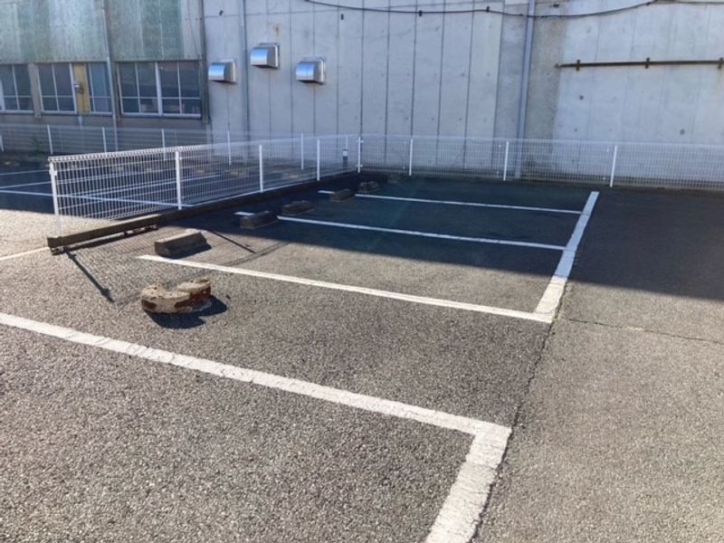 レオパレスいずみ 駐車場