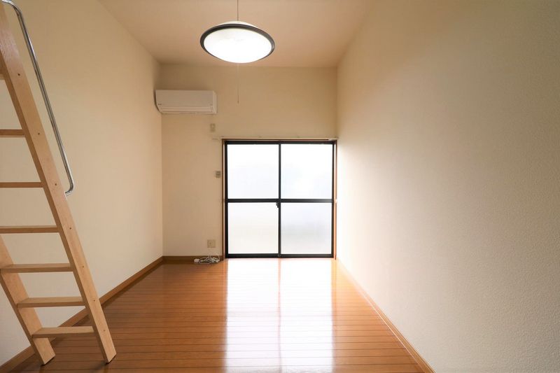 レオパレス伏見第３ 居間