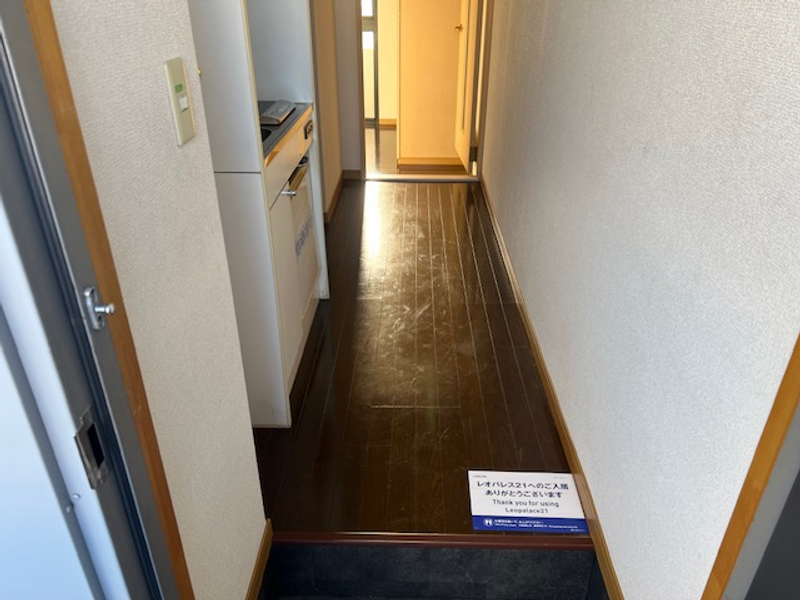 レオパレスリヴェール国母 玄関