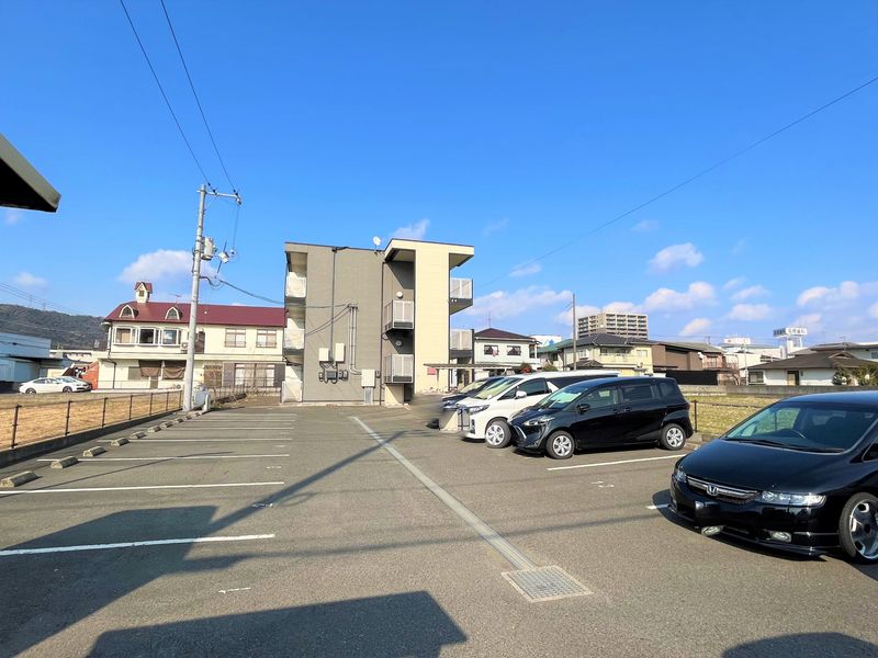 レオパレストーテム 駐車場