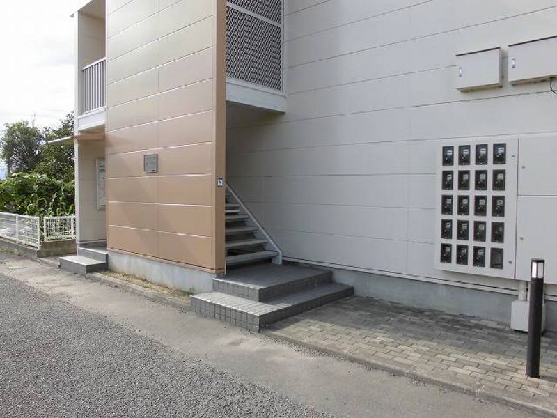 レオパレス市柳 エントランス