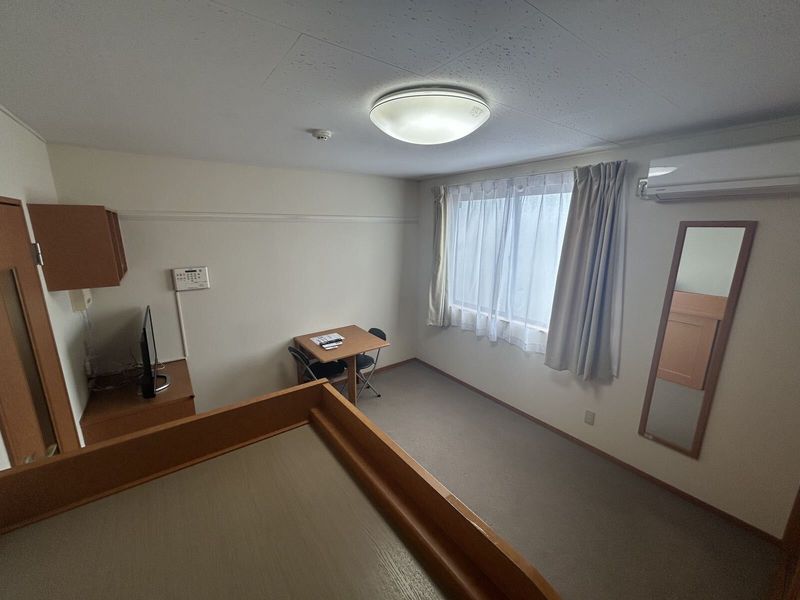 レオパレス東中田 居間