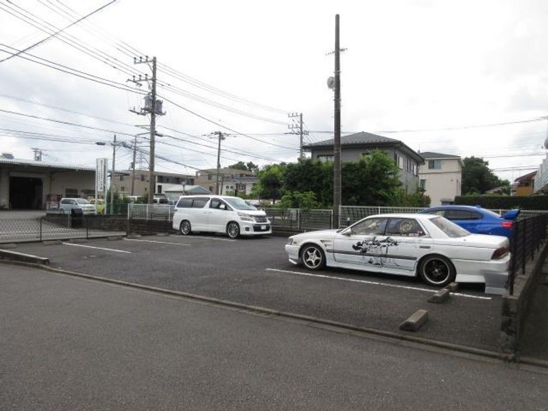 レオパレスＷＩＳＴＥＲＩＡ 駐車場