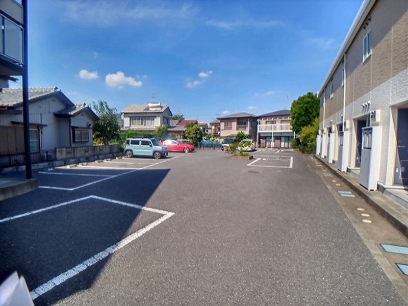 レオパレスイーストハウス 駐車場
