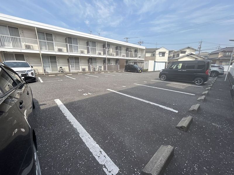 レオパレスマユリカⅡ 駐車場