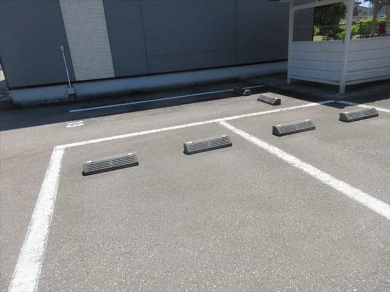 レオパレスいまじん 駐車場