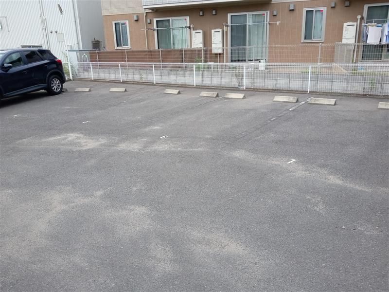 レオパレスマユリカⅣ 駐車場