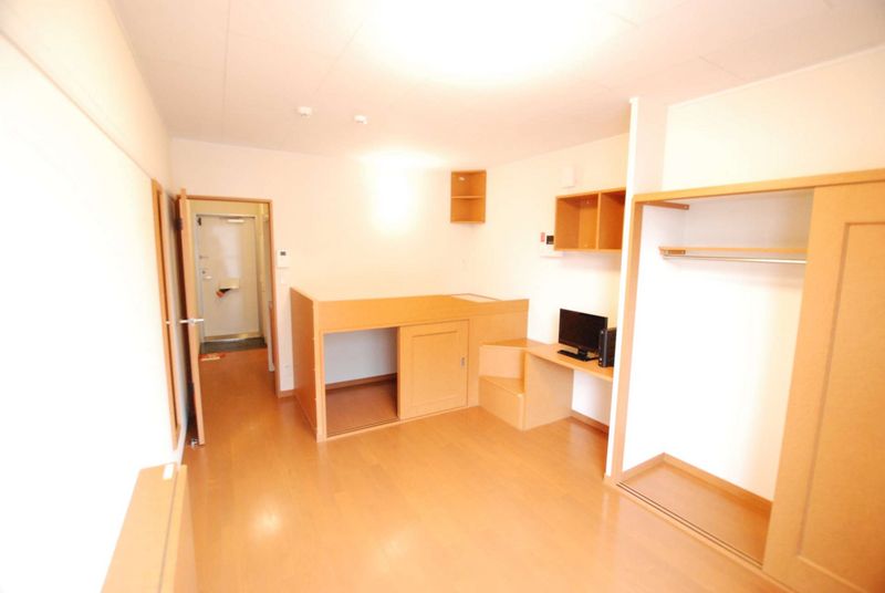 レオパレスアウトレット入間 居間