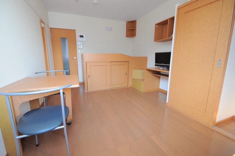 レオパレス高屋堀 居間