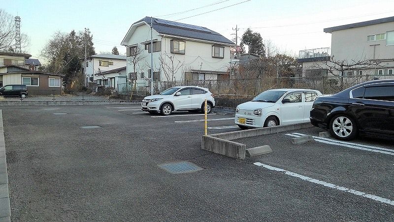 レオパレスハマナシ 駐車場