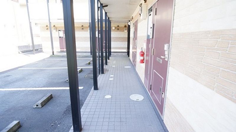 レオパレスそよ風 エントランス