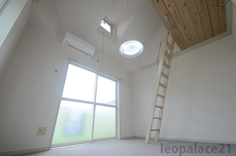 レオパレス上大岡第１２ 居間