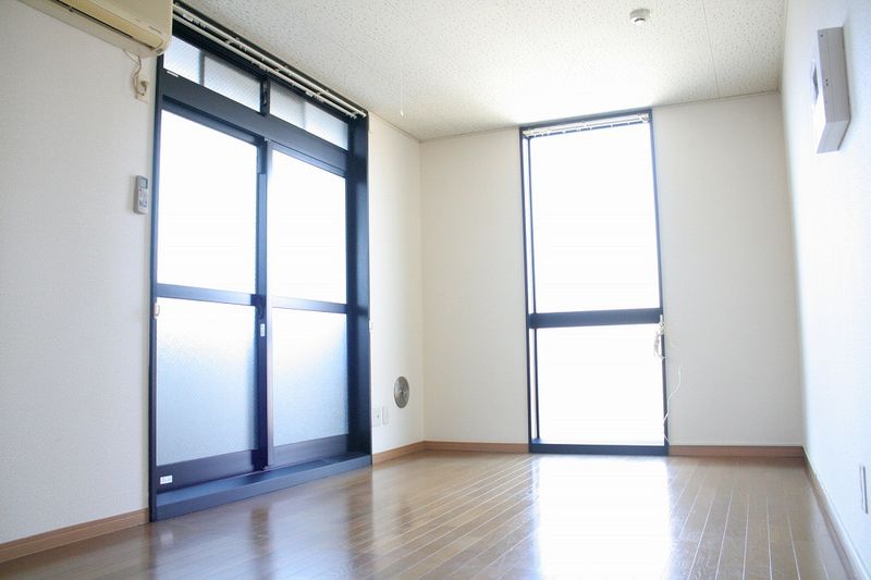 レオパレストゥインクル砂川 居間