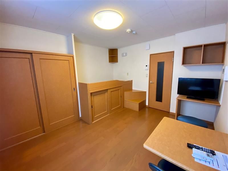 レオパレスウィステーリア平和台 居間