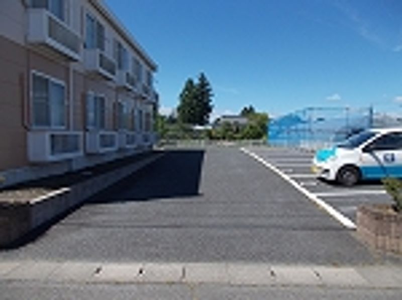 レオパレスピースフルハイツ１ 駐車場