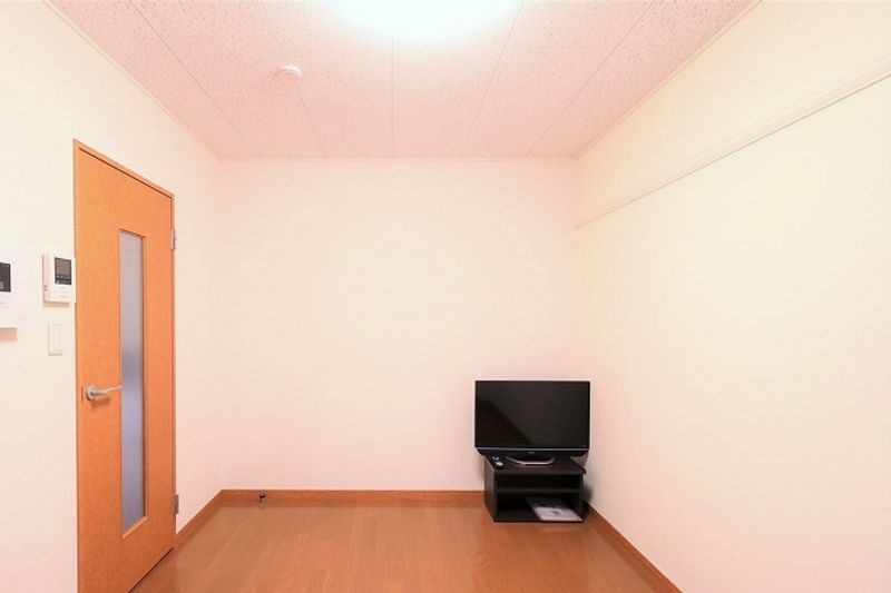 レオパレス蛍茶屋 居間