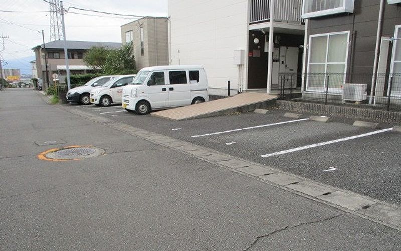 レオパレスＥｘｐｒｅｓｓ 駐車場