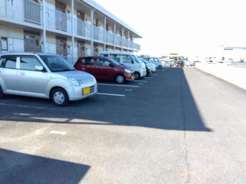 レオパレス城南 駐車場
