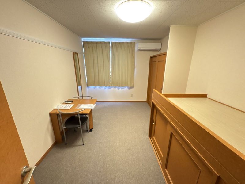 レオパレス三丁田 居間