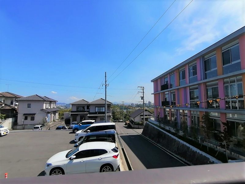 レオパレス久松台 駐車場
