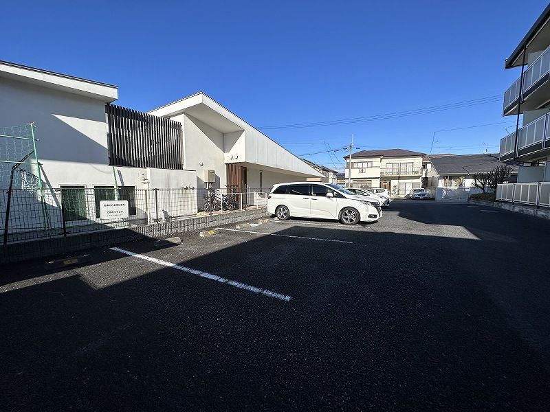 レオパレスグローサー　ベーア 駐車場