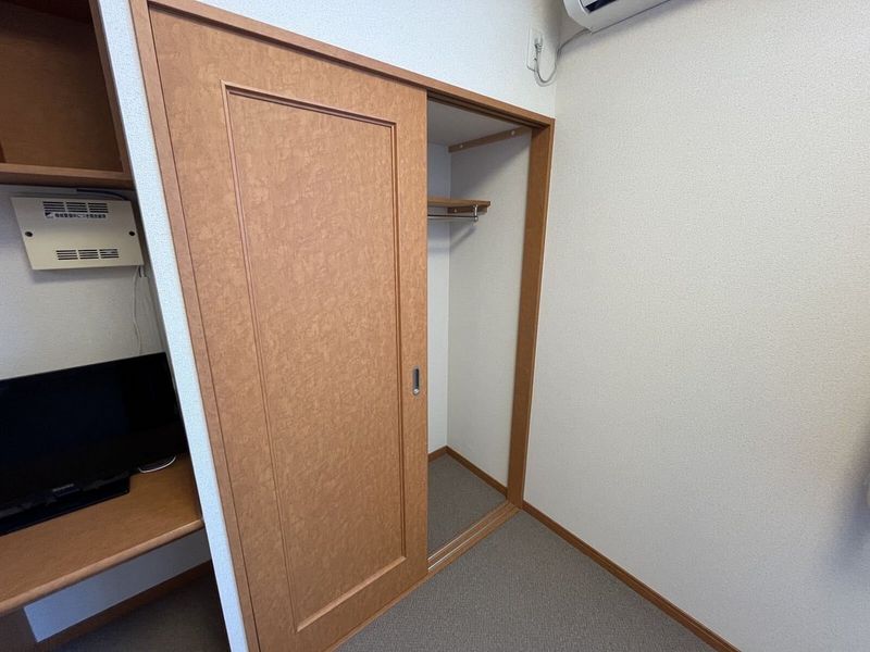 レオパレスラ　プランタン　Ⅱ 収納