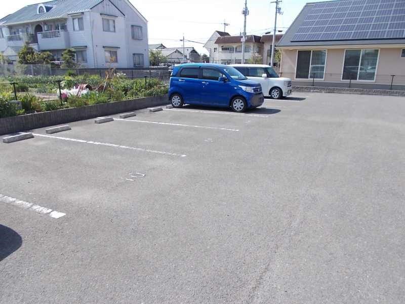 レオパレスやまきた 駐車場