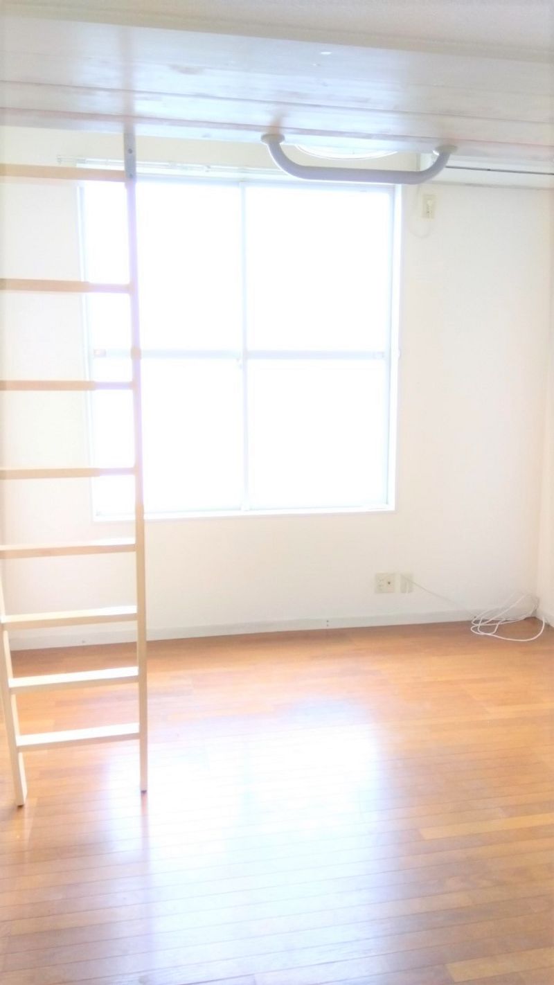 レオパレスシャルム 居間