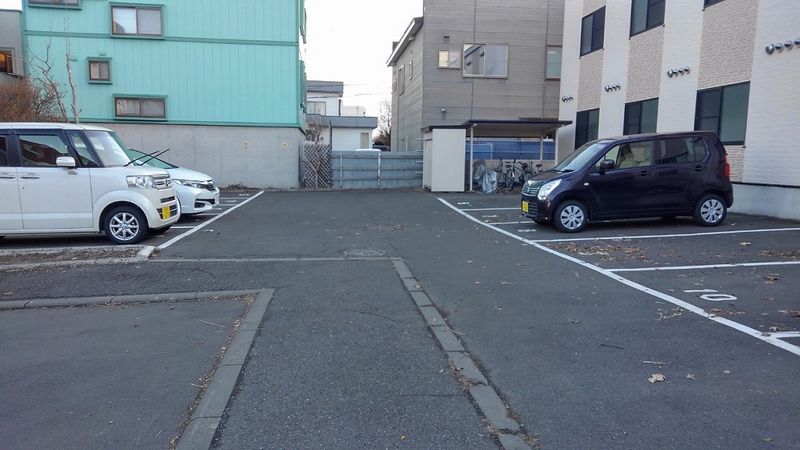 レオパレスモーリエ 駐車場