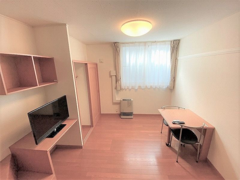レオパレス若草 居間