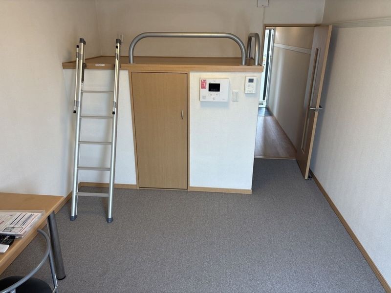 レオパレスおおどり 居間
