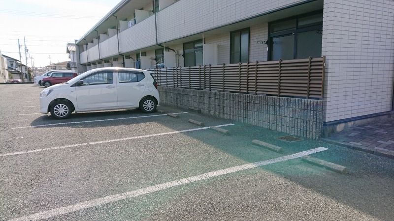 レオパレスイムレ 駐車場