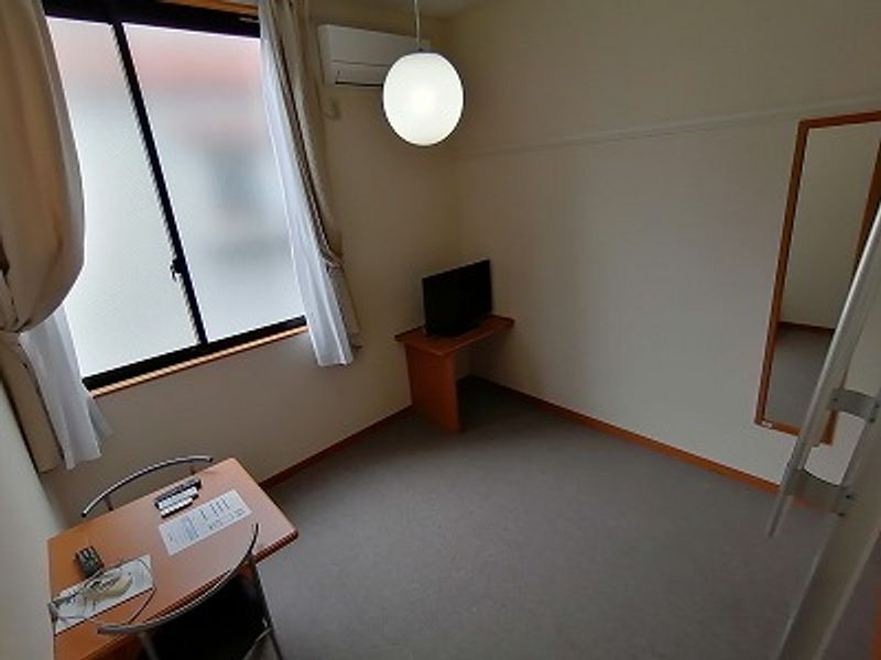 レオパレスベル芦屋 居間