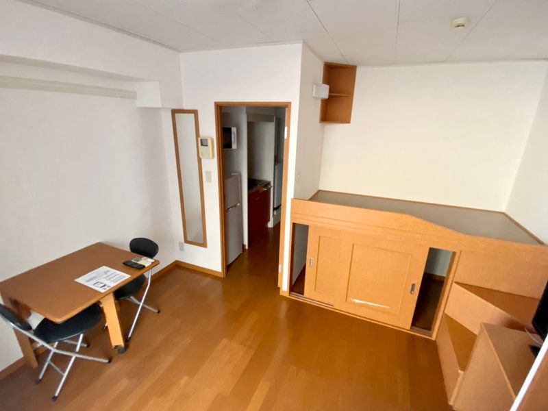 レオパレスＫ 居間