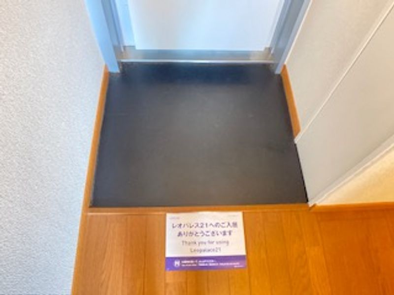 レオパレスパーク 玄関