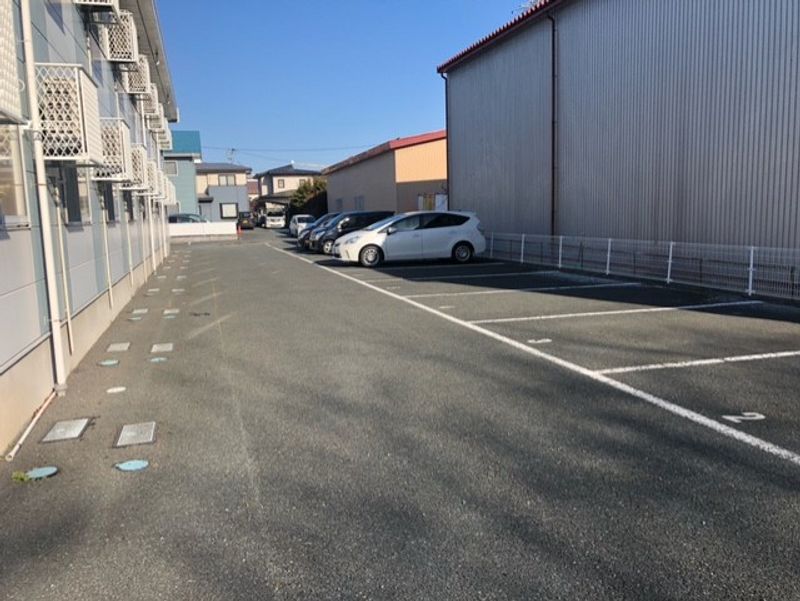 レオパレスＣ　Ｉ　Ｎ 駐車場