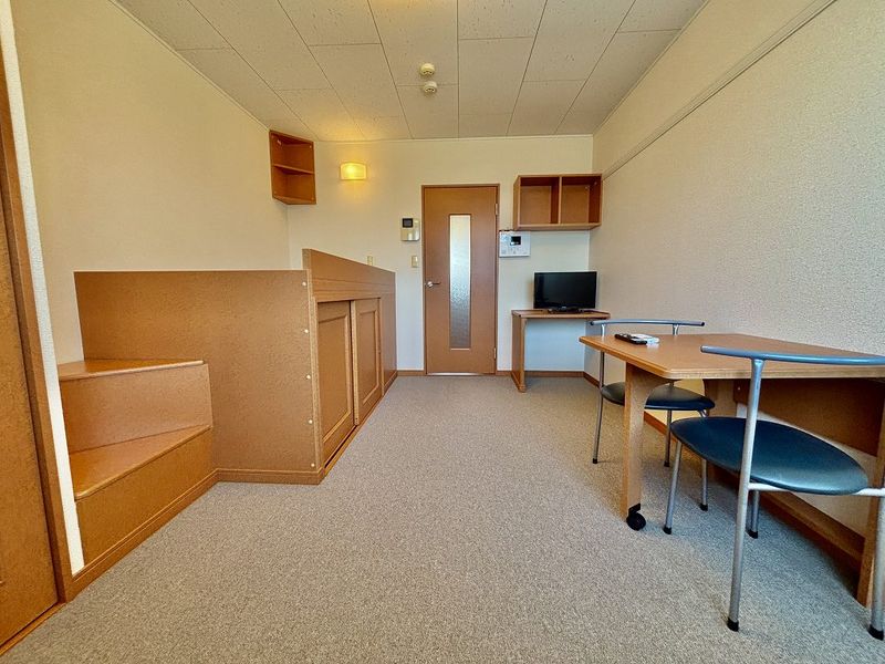 レオパレス八萬屋 居間