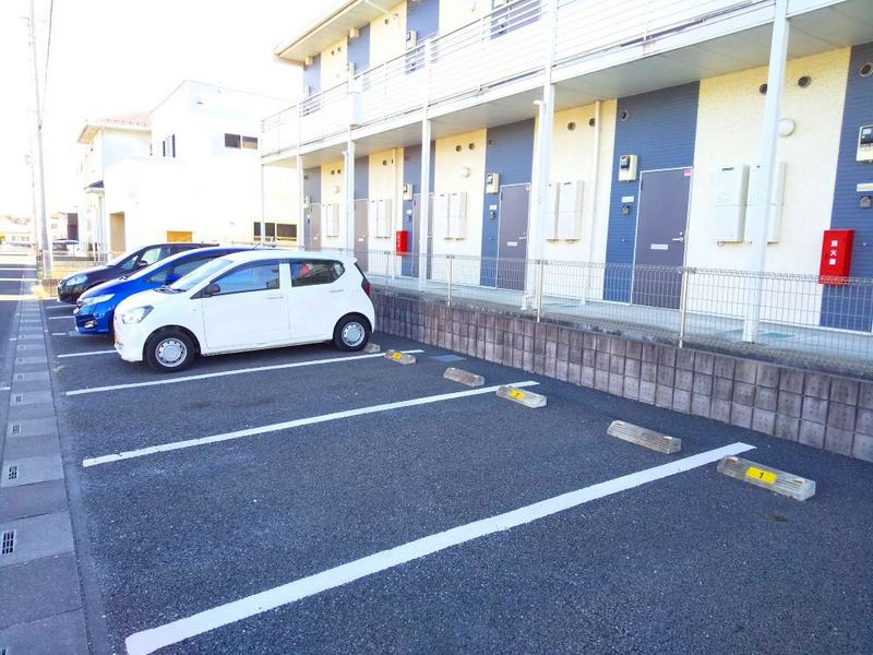 レオネクストグラースⅡ 駐車場