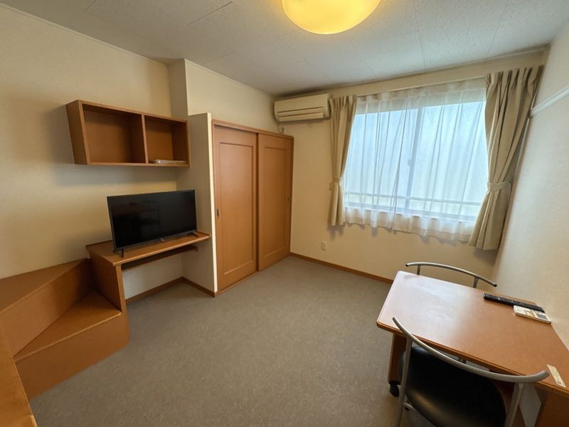 レオパレスＬＵＫＥ 居間