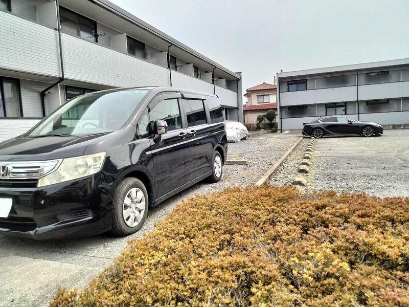 レオパレスホワイエⅢ 駐車場