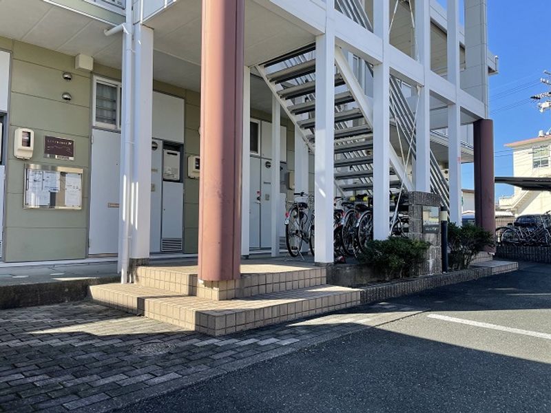 レオパレスロジュマン　デュオ エントランス