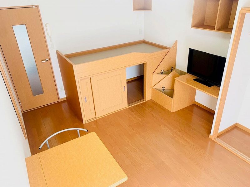 レオパレスラ・フレーズ 居間